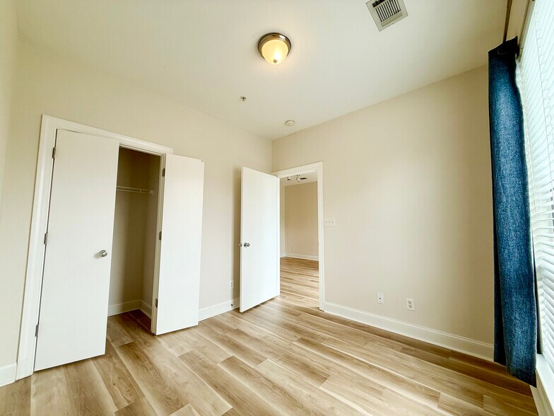 Primary Bedroom - 411 W Washington St