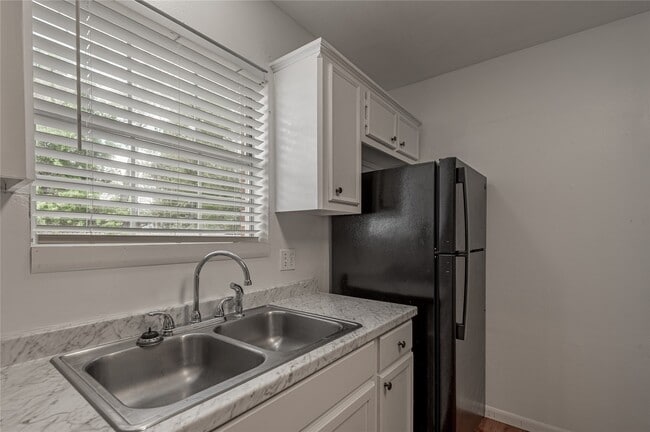 Building Photo - 600 Palm St