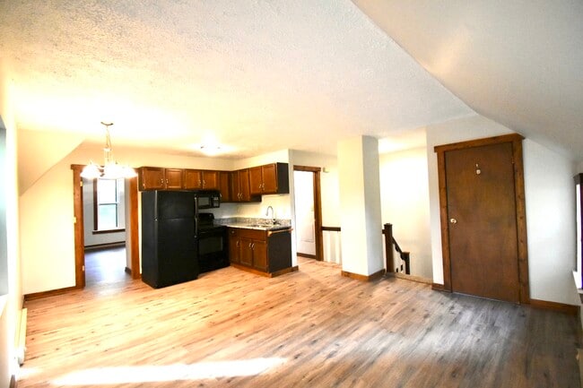 Building Photo - 616 Perrin Ave