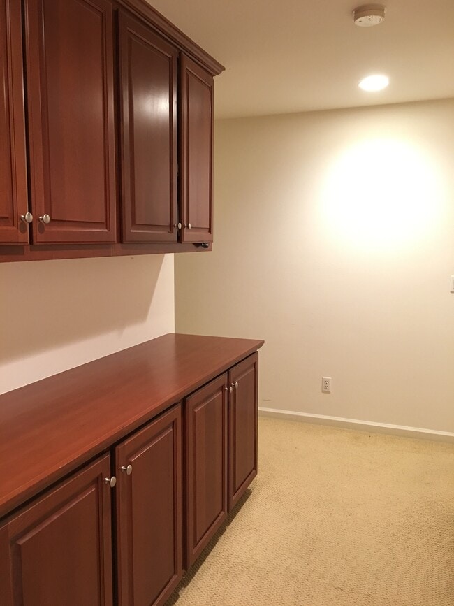 Building Photo - 3342 Park Ridge Dr