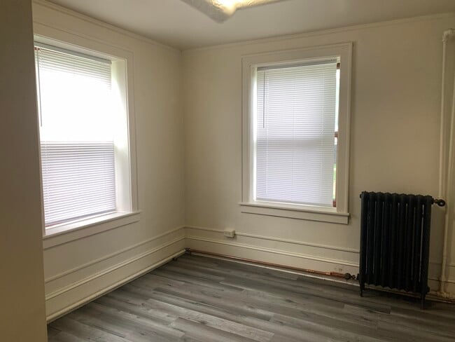 Building Photo - 130 Forest Ave