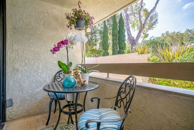 Building Photo - Malaga Cove Beauty