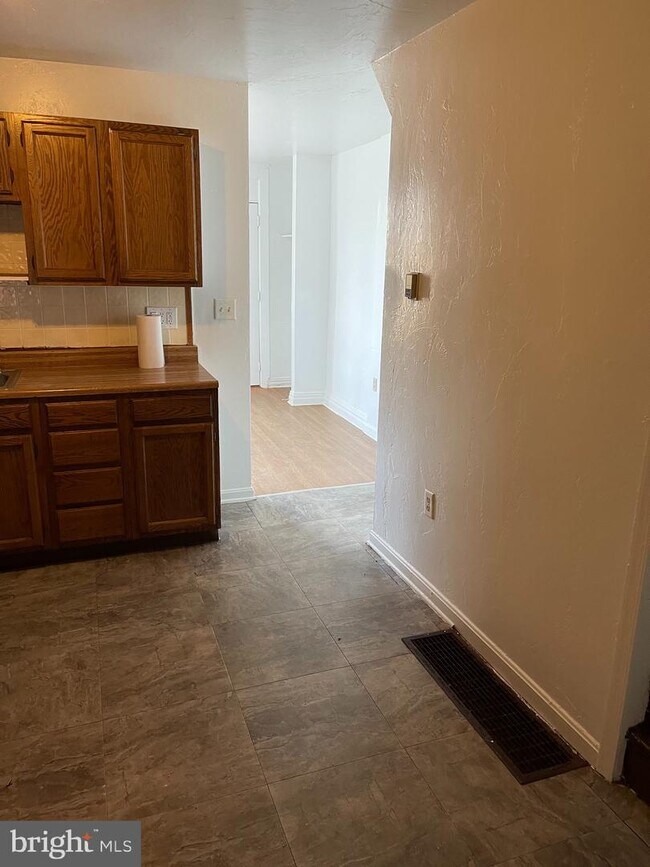 Building Photo - 52 N Broad St