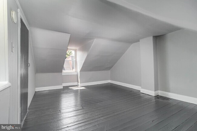 Building Photo - 549 Spruce St