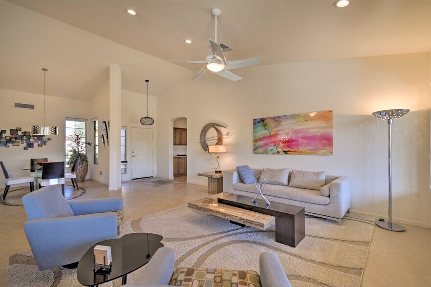 Building Photo - 15999 W Cambridge Ave