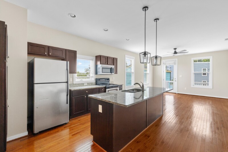 Building Photo - 2102 E Broad St