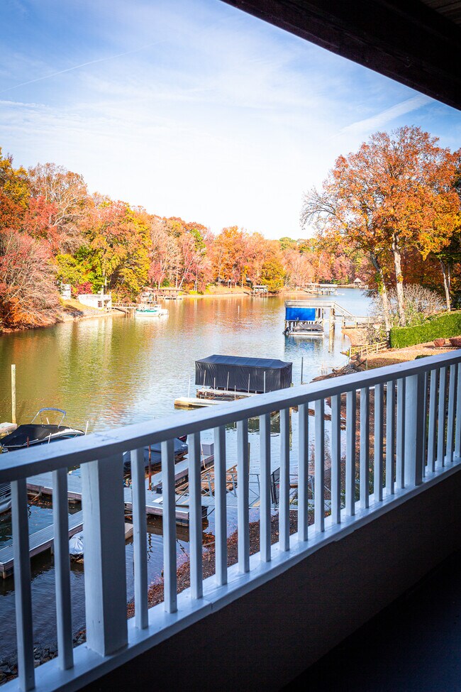 Building Photo - 9808 Emerald Point Dr