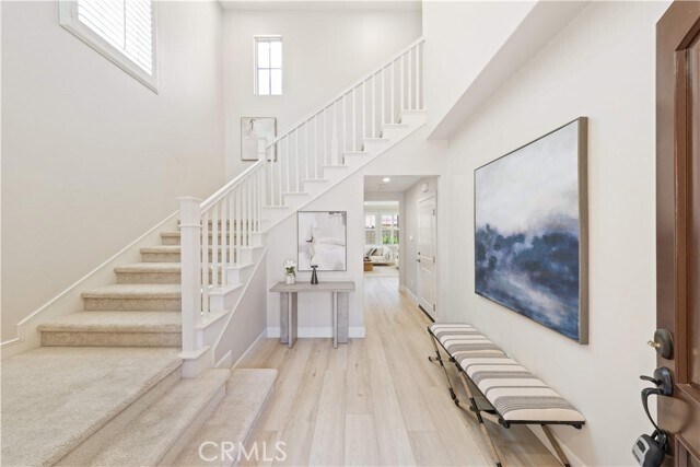 Building Photo - 120 Pendant