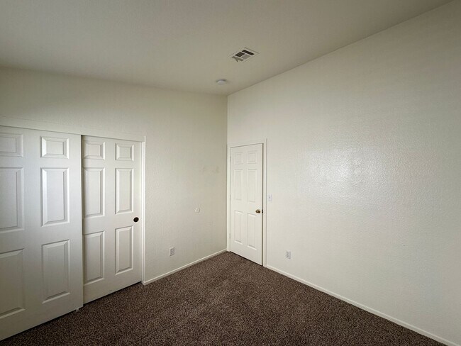 Building Photo - Buffalo & Lake Mead