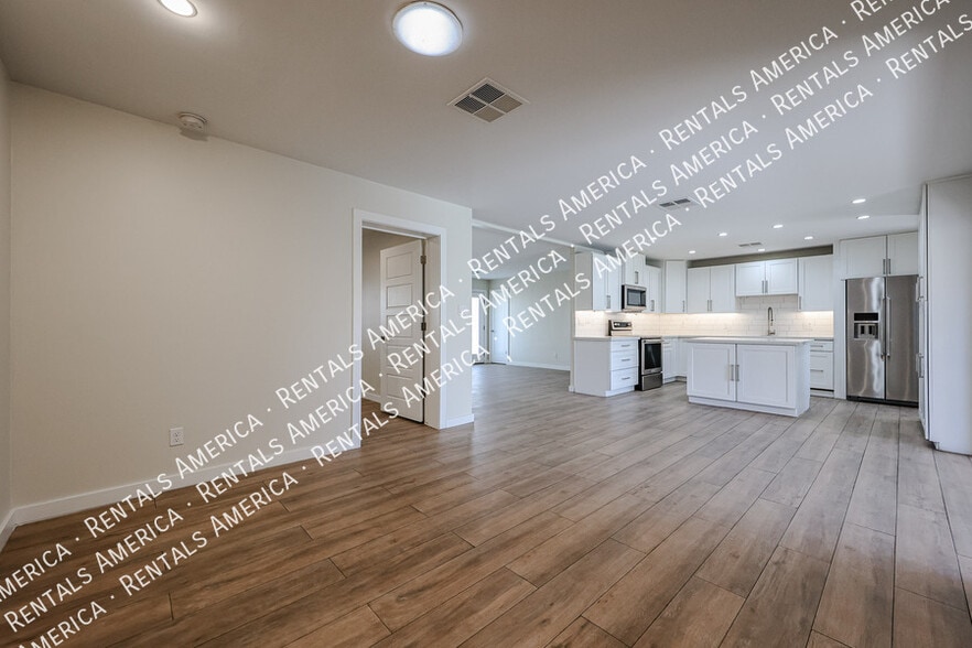 Building Photo - 105 E Hermosa Dr