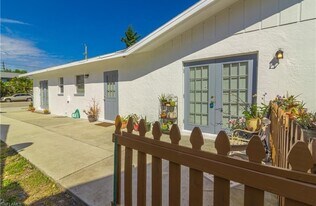 Building Photo - 1358 Highlands Dr