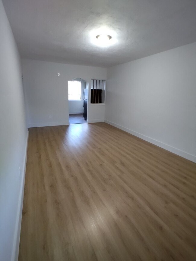 Interior Photo - 600 SW 9 AVE