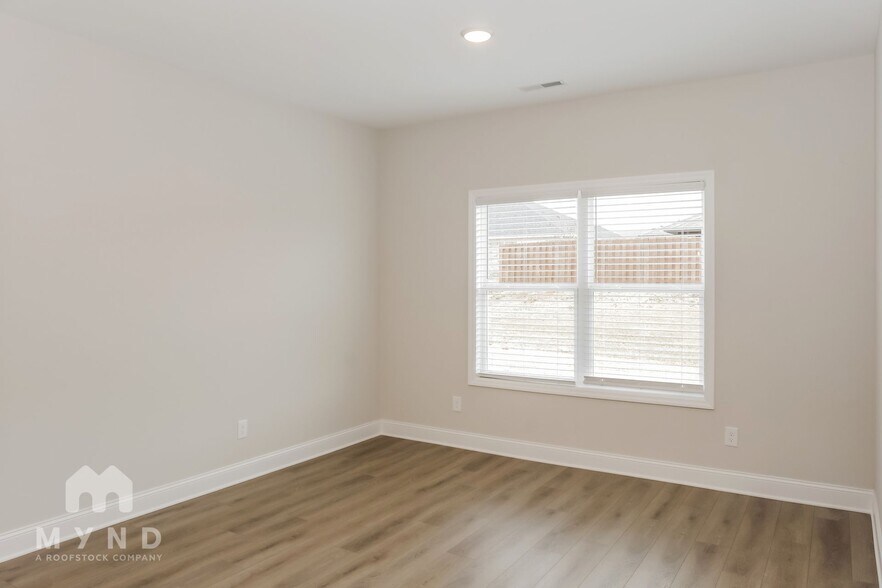 Building Photo - 219 Pine Is Ave