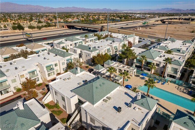 Building Photo - 7100 W Pirates Cove Rd