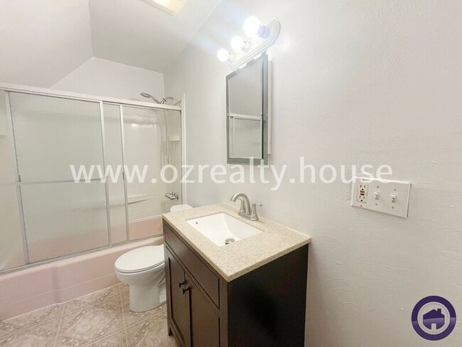 Building Photo - 3580 Doyle St