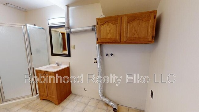 Building Photo - 2316 Sierra Dr