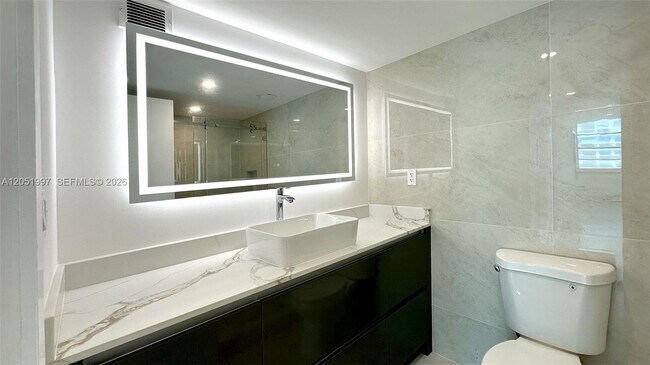 Building Photo - 18061 Biscayne Blvd
