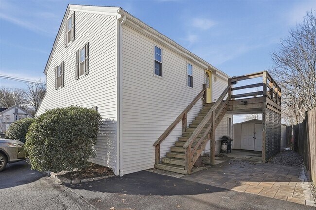 Building Photo - 92 Main St