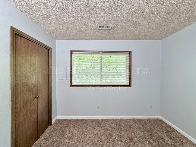 Building Photo - 5462 SW Murray Blvd