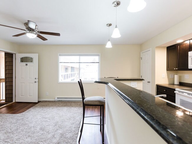 Building Photo - 1221 N Logan Ave