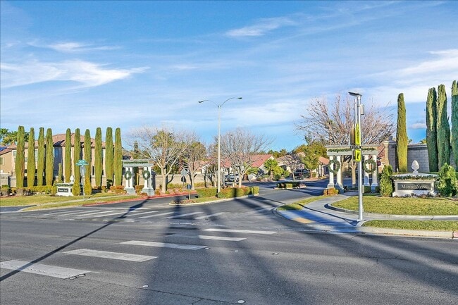 Building Photo - 3 Bedroom, Single Story Home in Seven Hills