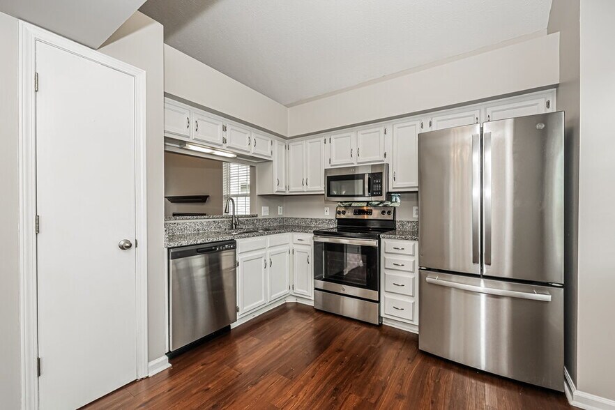 Building Photo - 909 Bexhill Ct S