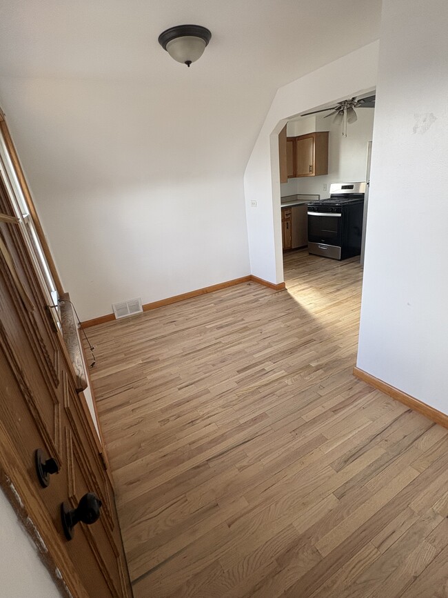 Dining Room - 6055 S Massasoit Ave