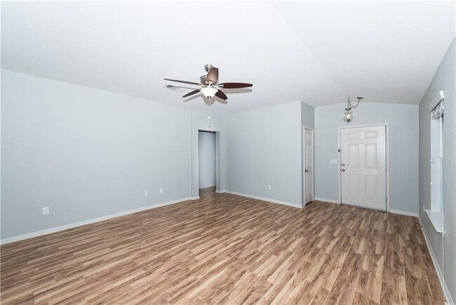 Building Photo - 322 Foxglove Dr