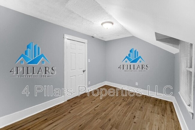 Building Photo - 523 W Columbus Dr