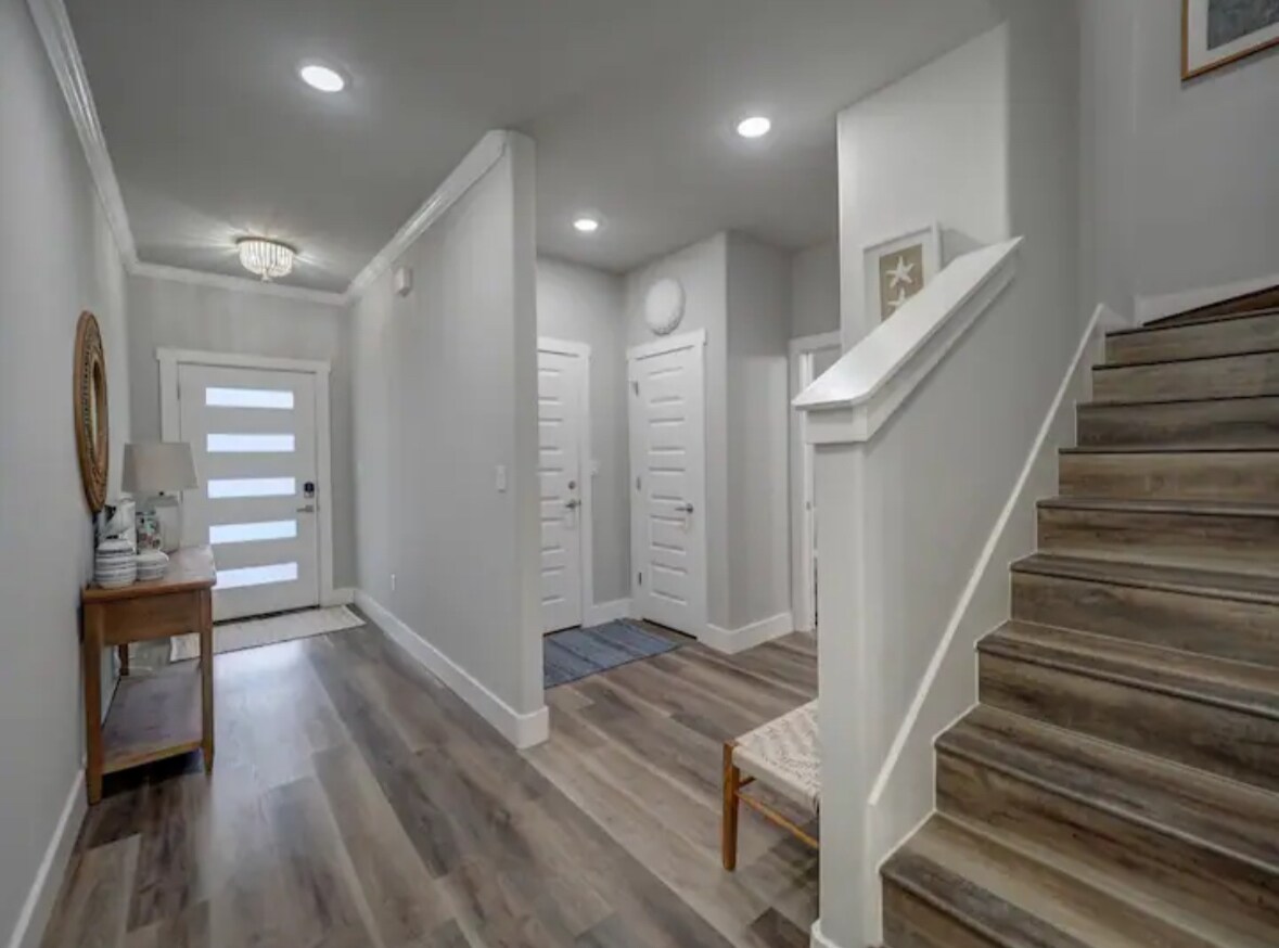 Entry/Garage/Stair Access - 14013 Ports O Call Dr