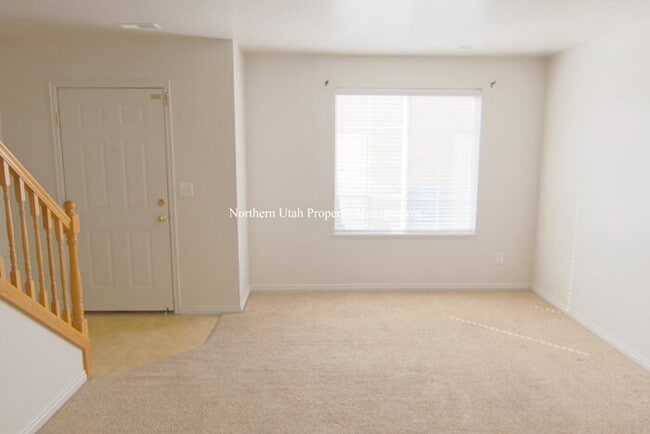 Building Photo - 2 Bed, 1.5 Bath, HVAC