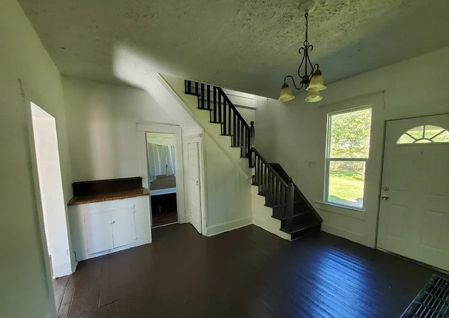 Building Photo - Spacious 2 story home near OTC