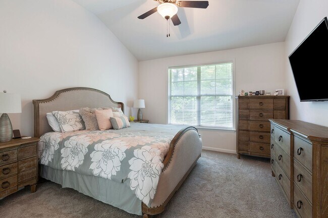 Building Photo - Top-Floor Corner Condo in Prime Location — Minutes to The Battery & Chattahoochee Trails