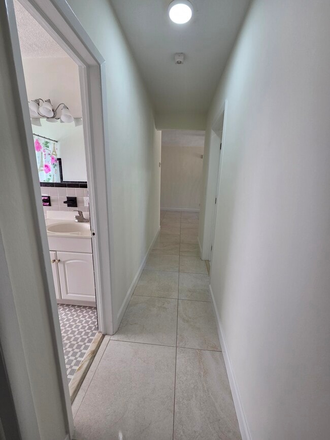 Building Photo - 1008 Macy St