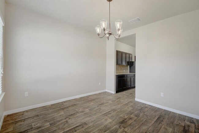 Building Photo - 421 Pentire Way