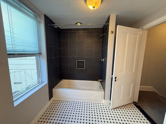 Building Photo - Charming South Philadelphia Rowhome
