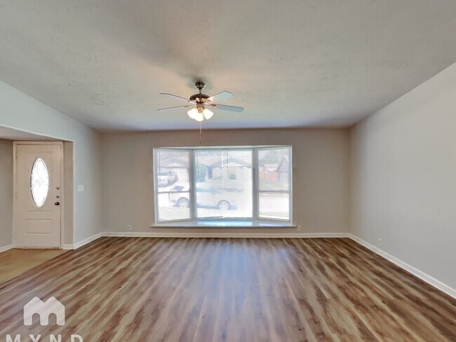 Building Photo - 3816 Walnut Dr
