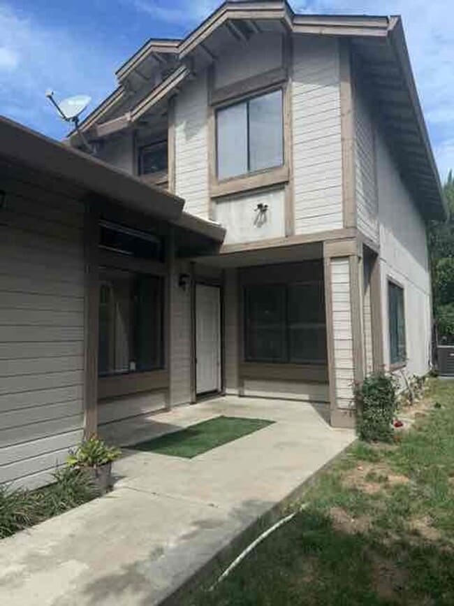 Building Photo - 832 Morissette Way
