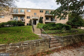 Building Photo - TOP FLOOR. BALCONY OVERLOOKING BEAUTIFUL L...