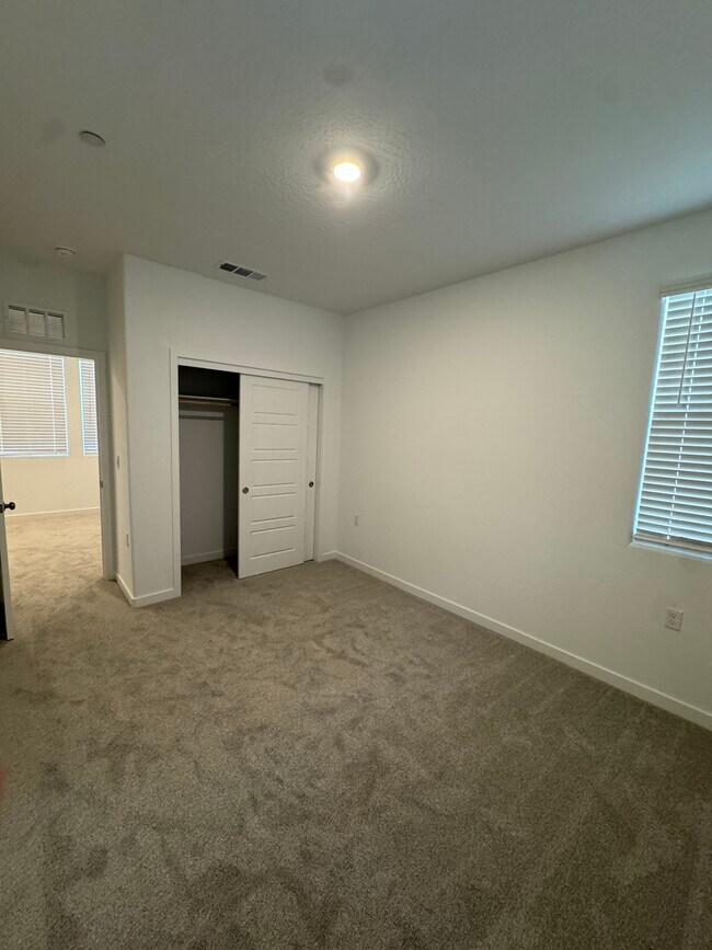 Building Photo - 1137 Granite Dr