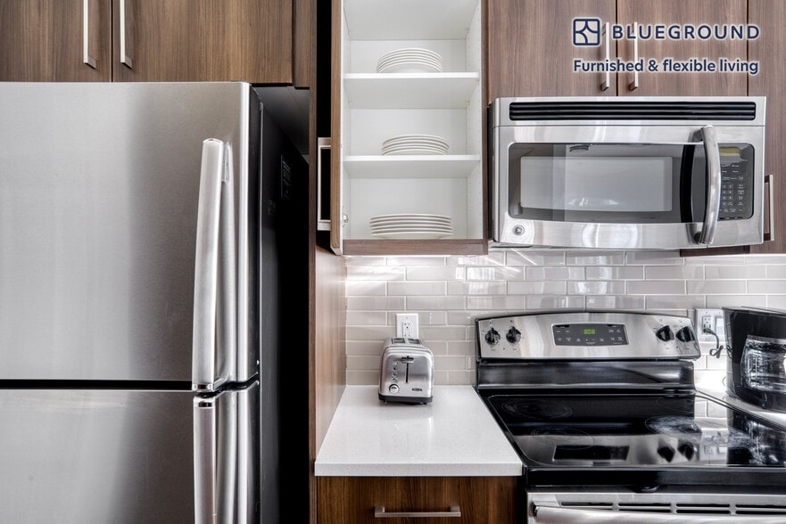 Building Photo - 1265 Lakeside Dr