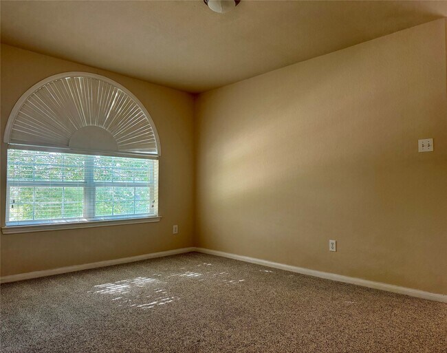 Building Photo - 4015 Redwood Arbor Ln