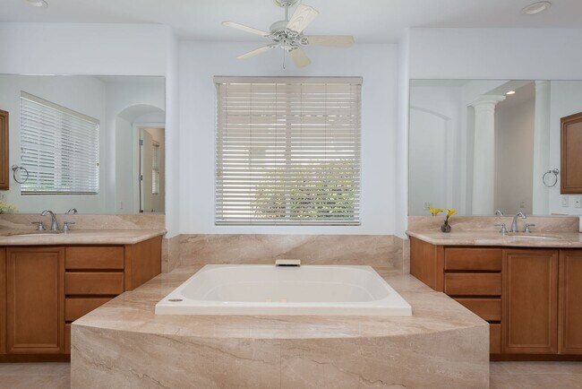 Building Photo - 45 Vista Encantada