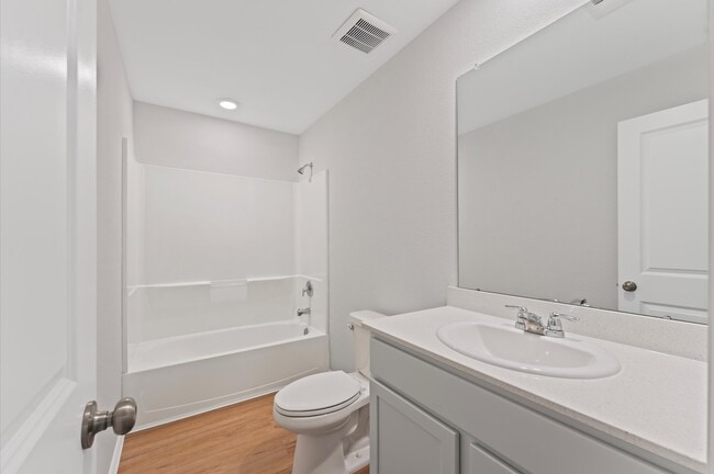 Building Photo - 347 Riverwood Village Ln