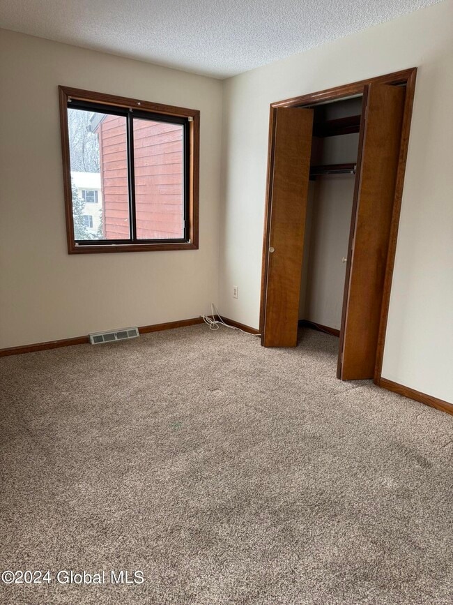 Building Photo - 103 Stone Ridge Ct