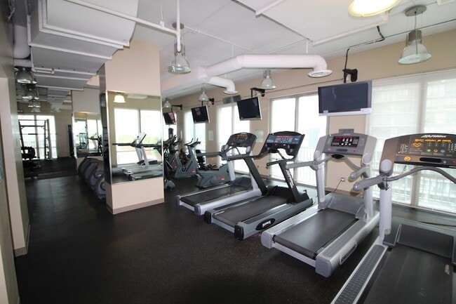 Building Photo - 2 E Erie St