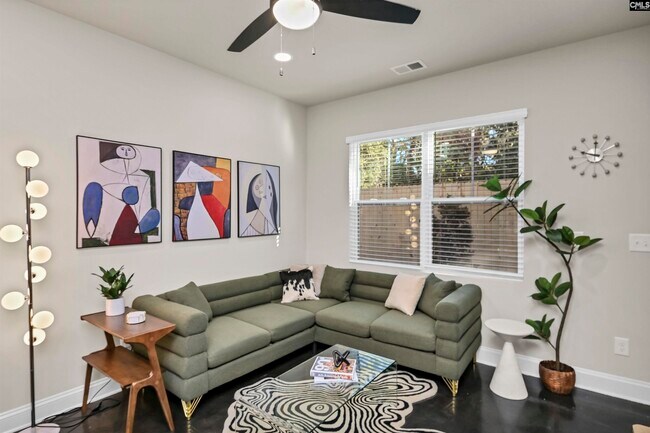 Building Photo - 816 Shull St