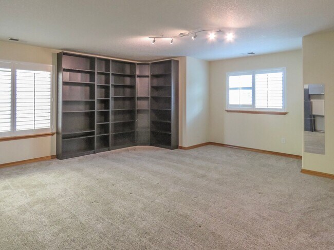 Building Photo - Master on Main- 3 Bedroom Plus 3 Bath Home...