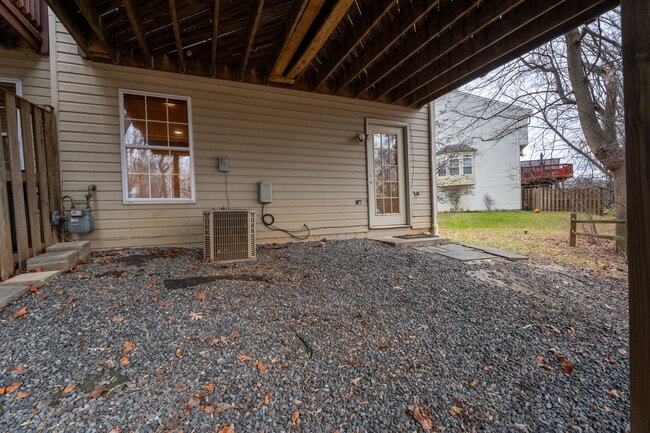 Building Photo - 20821 Shamrock Glen Cir