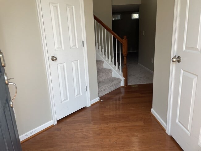 Building Photo - 3 Bedroom/2.5 Bath Townhome in Great Location